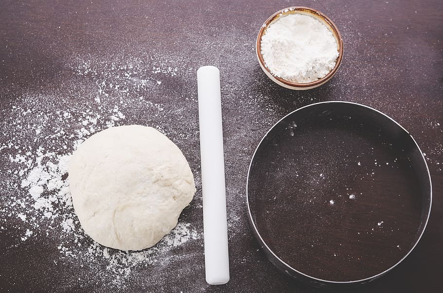 dough near white roller pin beside round baking pan, food and drink, HD wallpaper