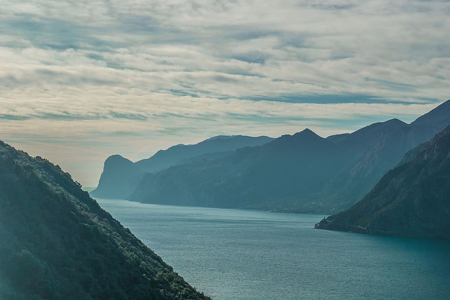 Mountains Near Cal Body of Water, bay, clouds, cloudy, daylight HD wallpaper