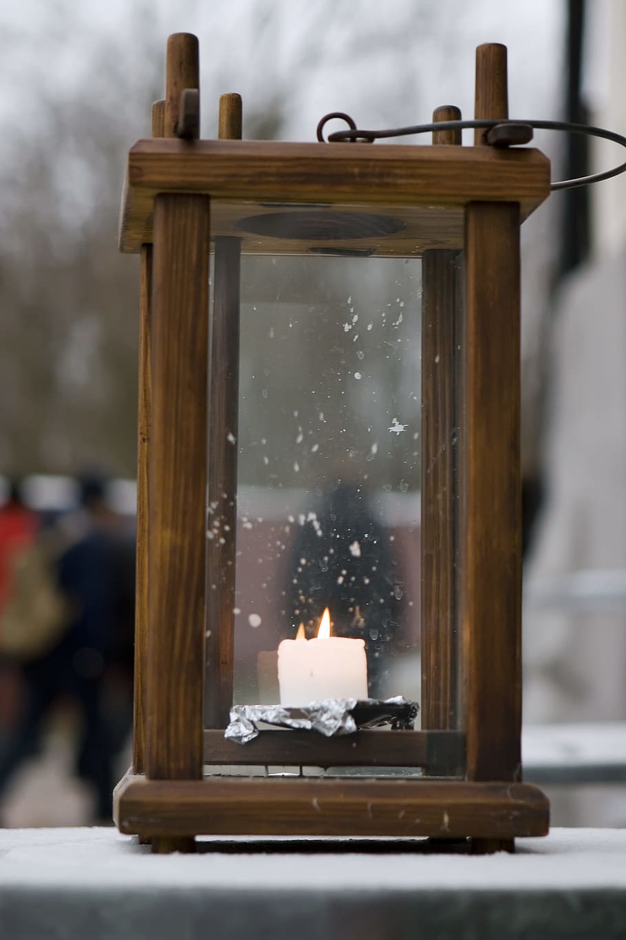 burn, candle, candlelight, fire, flame, outdoor, burning, focus on foreground HD wallpaper