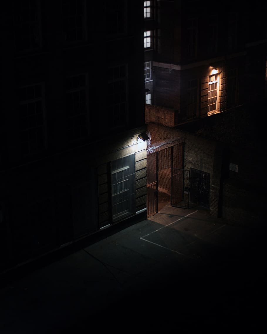 brown building during nighttime, outdoors, light, nature, united kingdom HD wallpaper