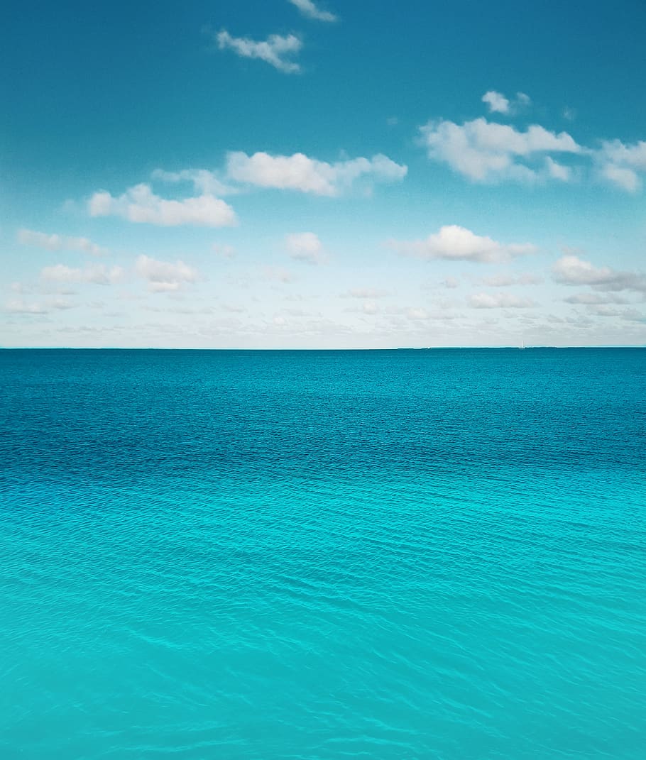 Океан 18 5. Море и небо. Голубое море. Море Минимализм. Синий берег.