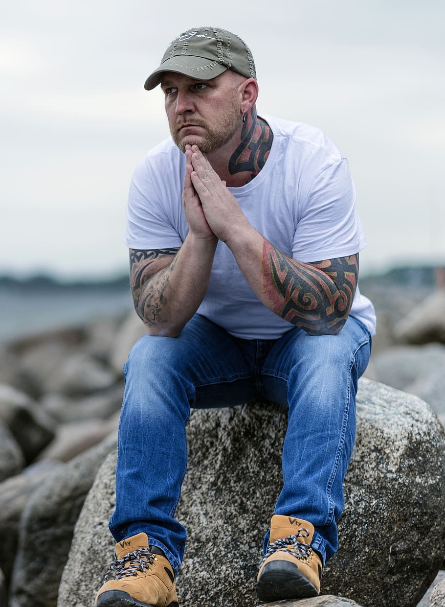 Man Sitting on Gray Rock on Selective Focus Photo, depression HD wallpaper