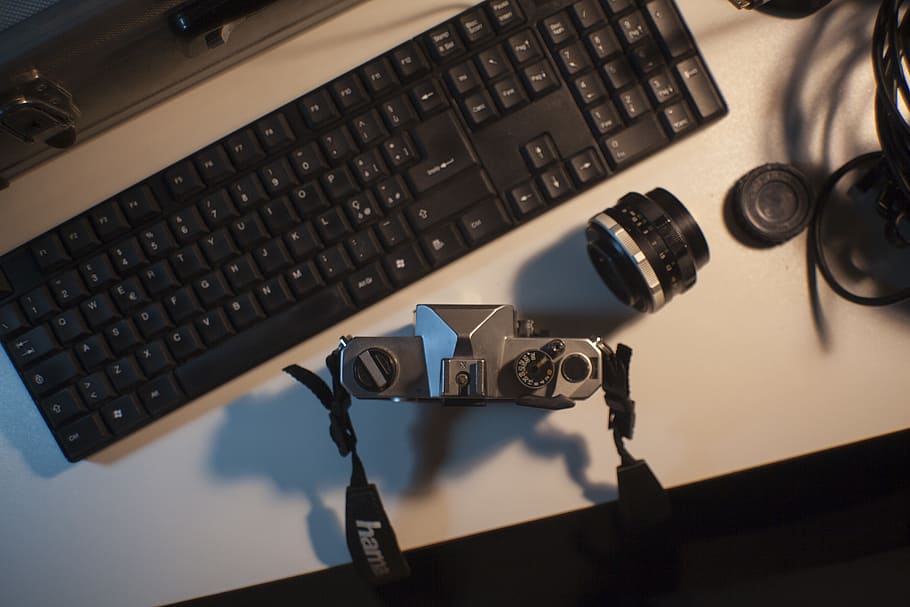 Gray Camera Beside Keyboard, camera lens, close-up, contemporary HD wallpaper