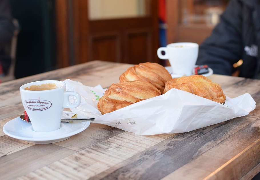 coffee break, coffe break, food and drink, table, croissant HD wallpaper