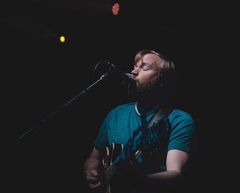 man singing while playing guitar, people, human, person, artist HD wallpaper