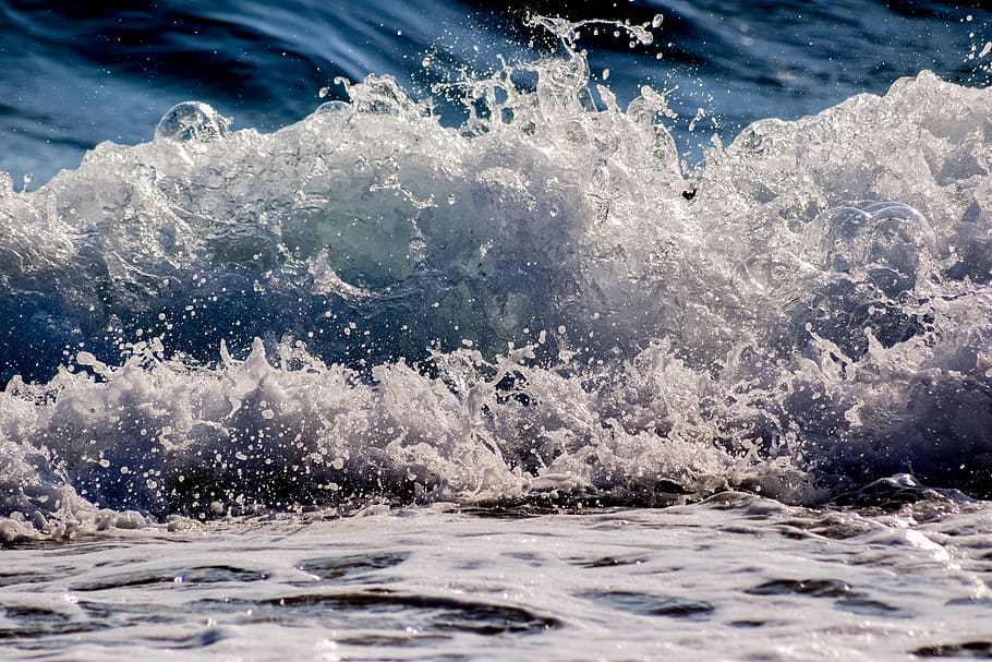 wave, surf, water, sea, spray, foam, wind, splash, blue, smashing HD wallpaper