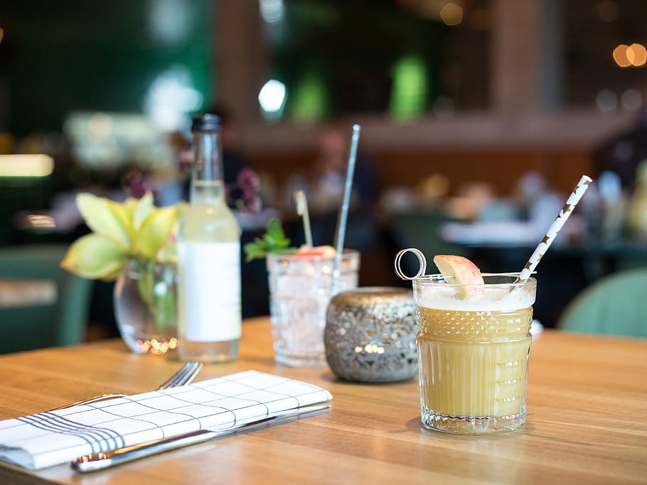 drinks, beverage, cold, table, restaurant, shake, glass, apple HD wallpaper