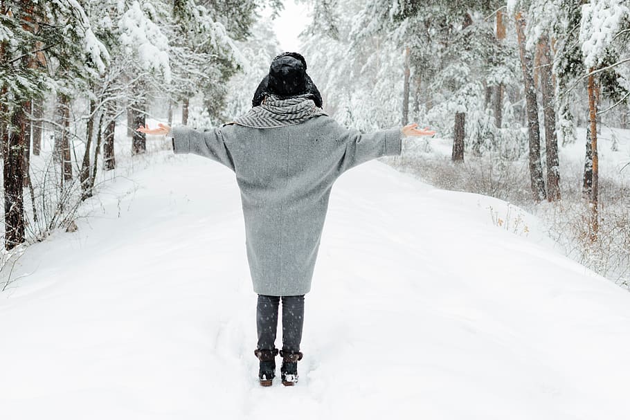 Woman Wearing Gray Topcoat during Snow Season, back view, beautiful woman, HD wallpaper
