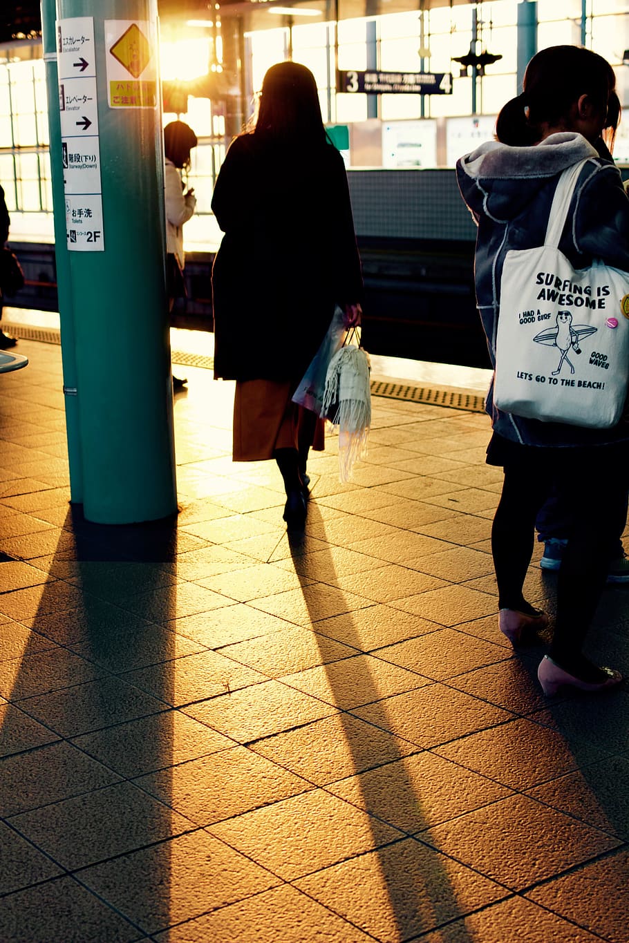 sunset, station, japan, real people, rear view, walking, architecture HD wallpaper