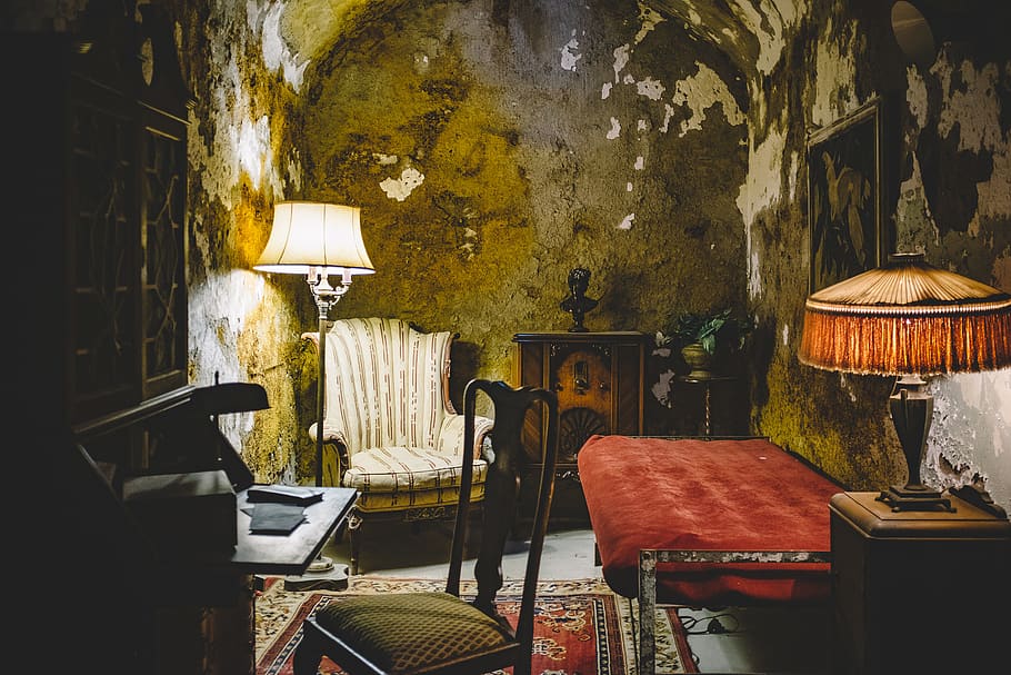 mobster, historic, bed, couch, sofa, lamp, luxury, cell, prison