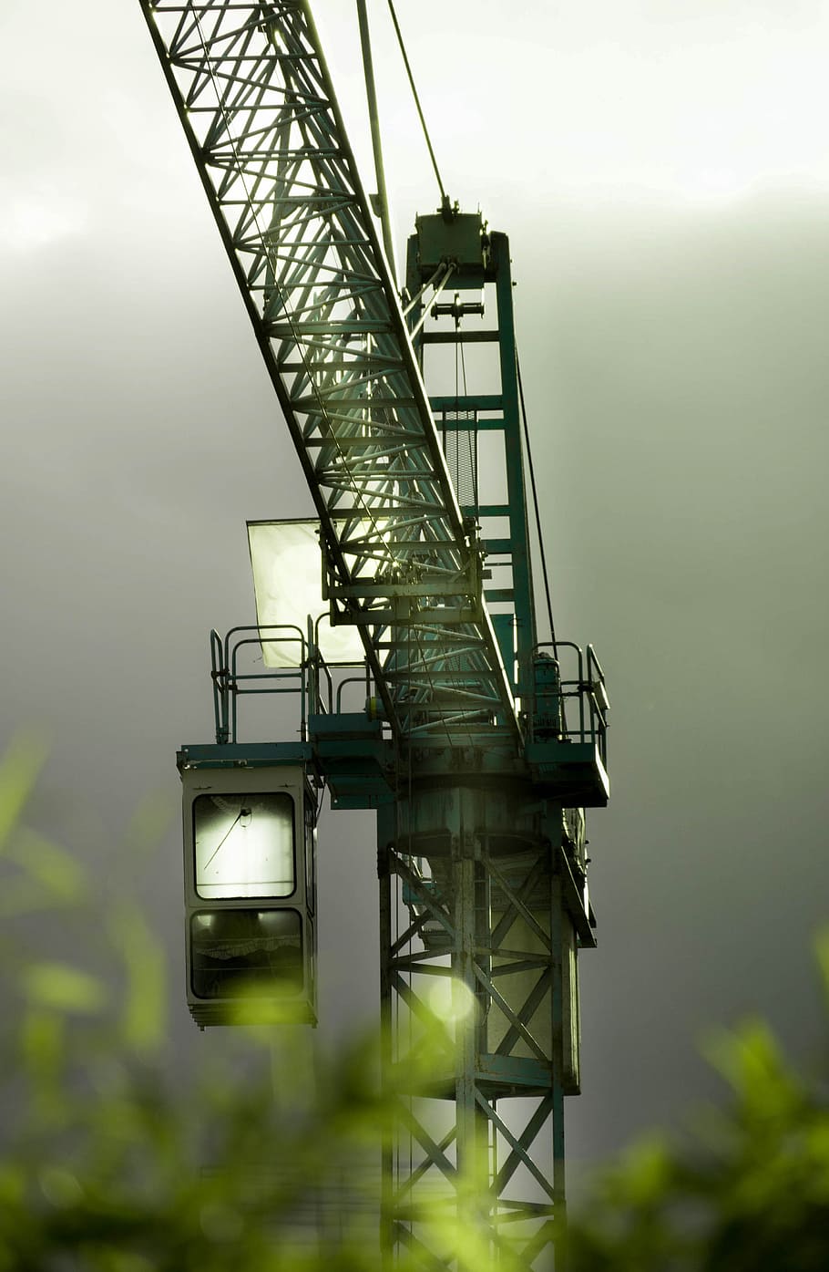 Tilt Lens Photography of Black Steel Crane, construction, daylight HD wallpaper