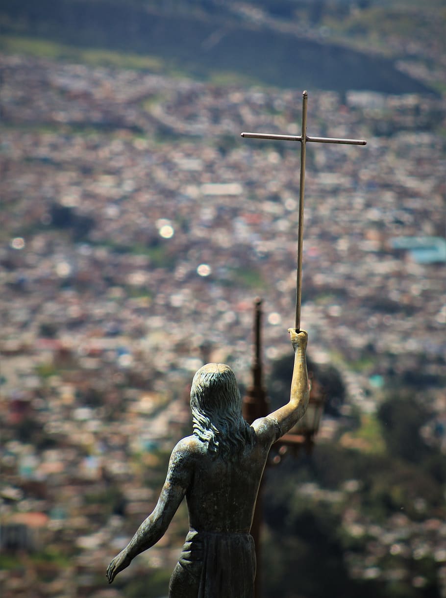 man holding sword statue, human representation, focus on foreground HD wallpaper