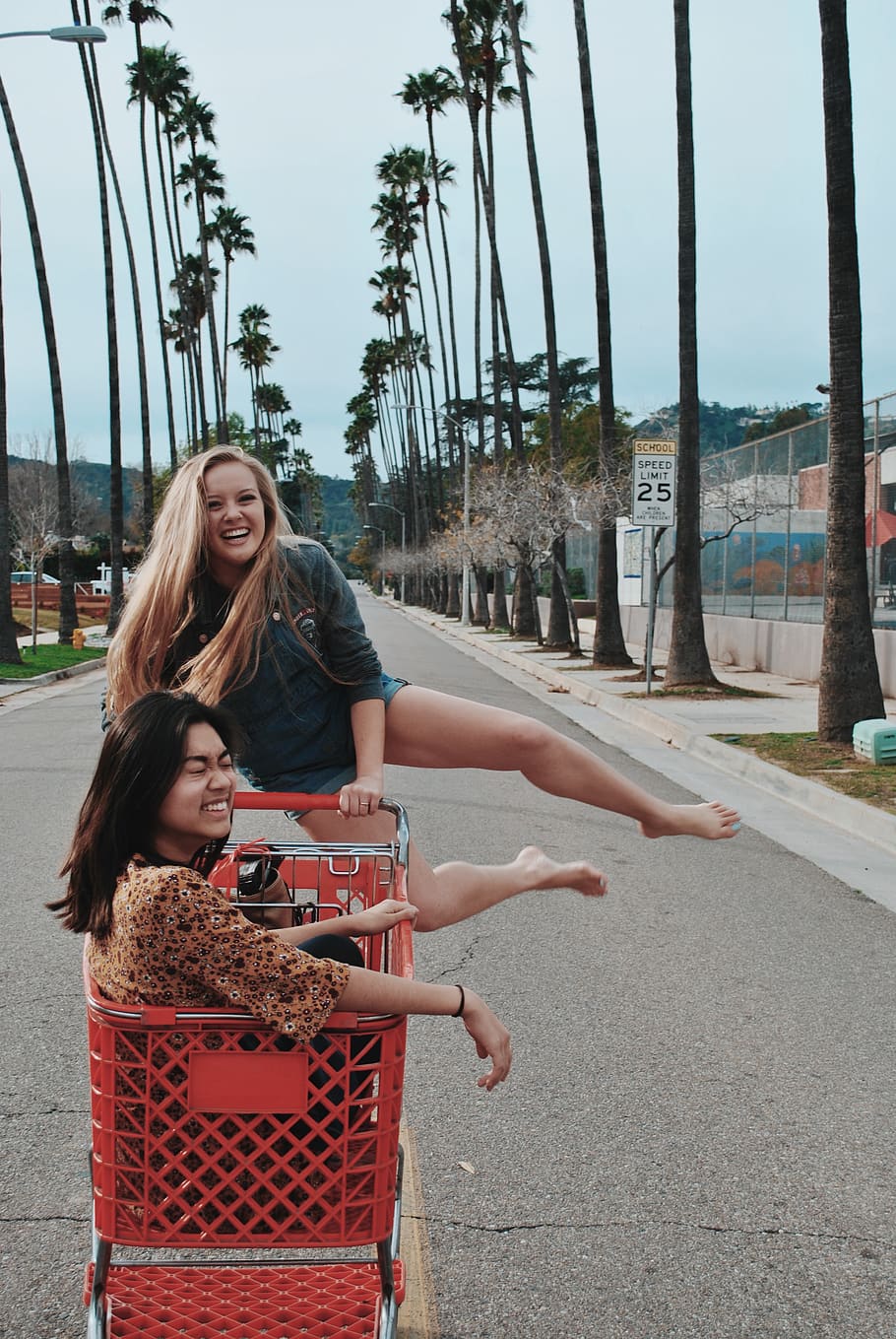 two people, young women, real people, leisure activity, lifestyles HD wallpaper