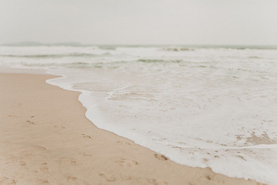 Close-up Photo of Shore, beach, horizon, ocean, sand, sea, seascape HD wallpaper