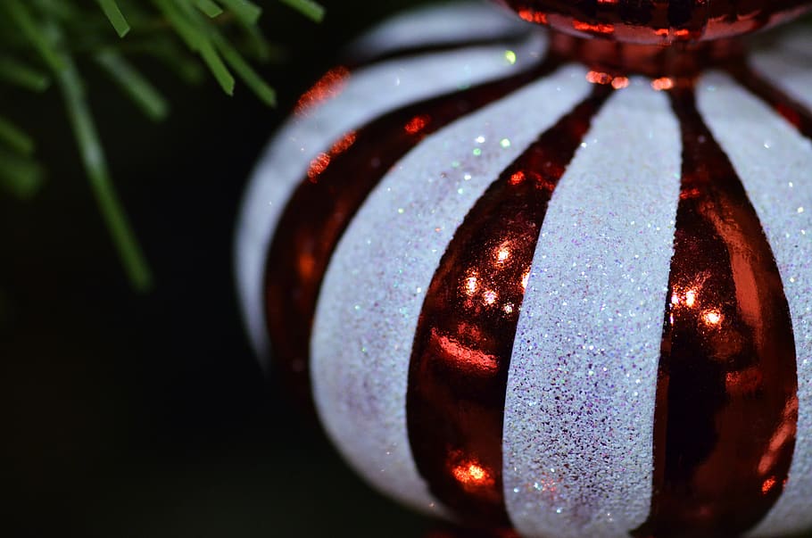 christmas, red, white, close-up, focus on foreground, no people HD wallpaper