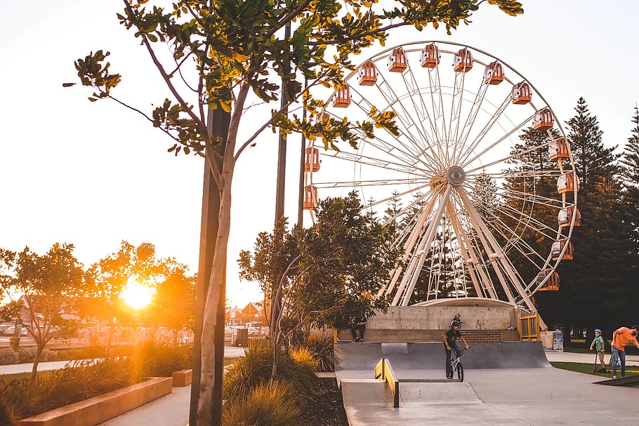 ferris wheel under sunrays, person, human, fremantle, australia HD wallpaper