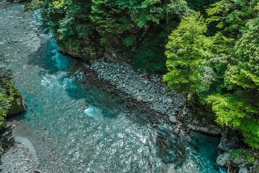 Body of Water Between Gray Stone Ground and Green Trees during Daytime HD wallpaper