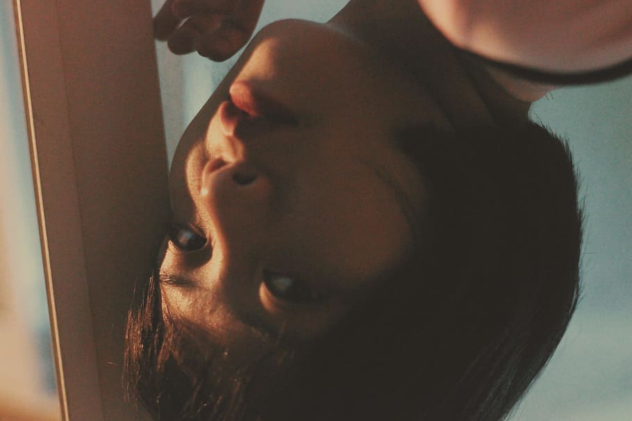 woman leaning against wall close-up photo, girl, upside down HD wallpaper
