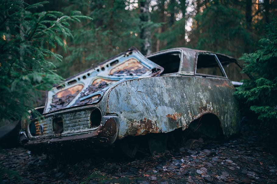 Abandoned Vehicle On Forest, car, junk, rusty, sweden, wreck, HD wallpaper