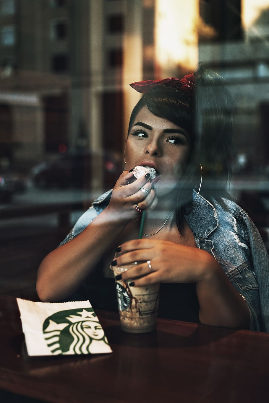 Selective Focus Photography of Woman in Starbucks Cafe, bar, beverage HD wallpaper