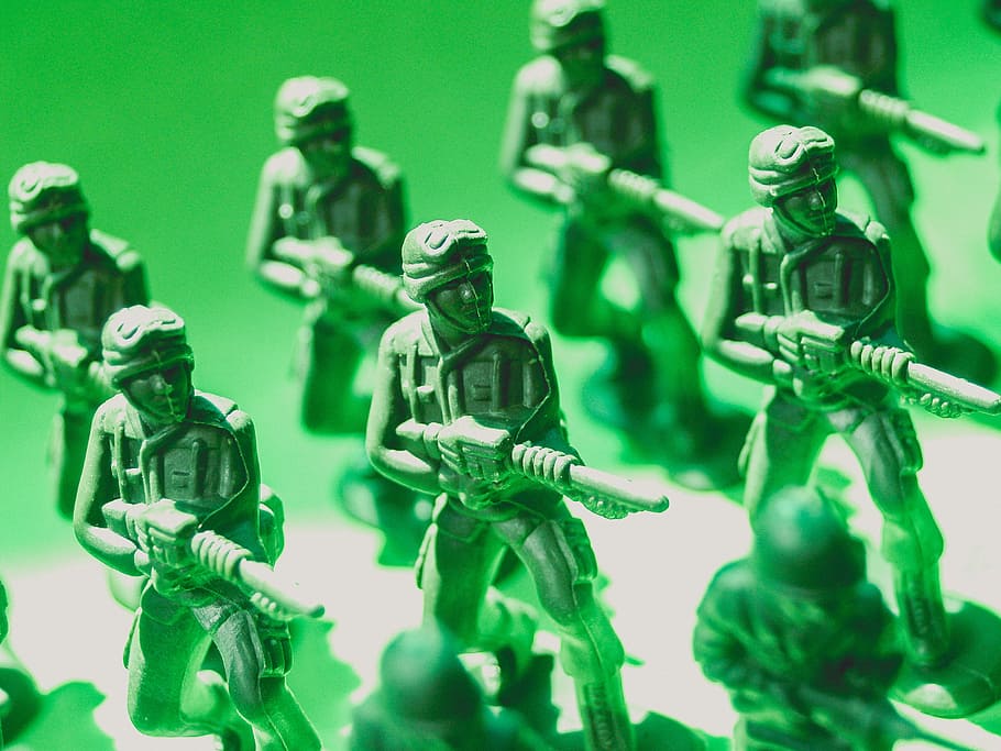 Toy Soldiers Macro Photo, army, attack, figurines, green, miniatures HD wallpaper