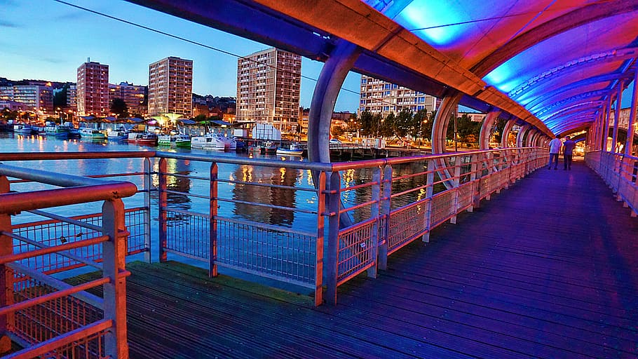 Architectural Photography of Pedestrian Footbridge, architecture HD wallpaper