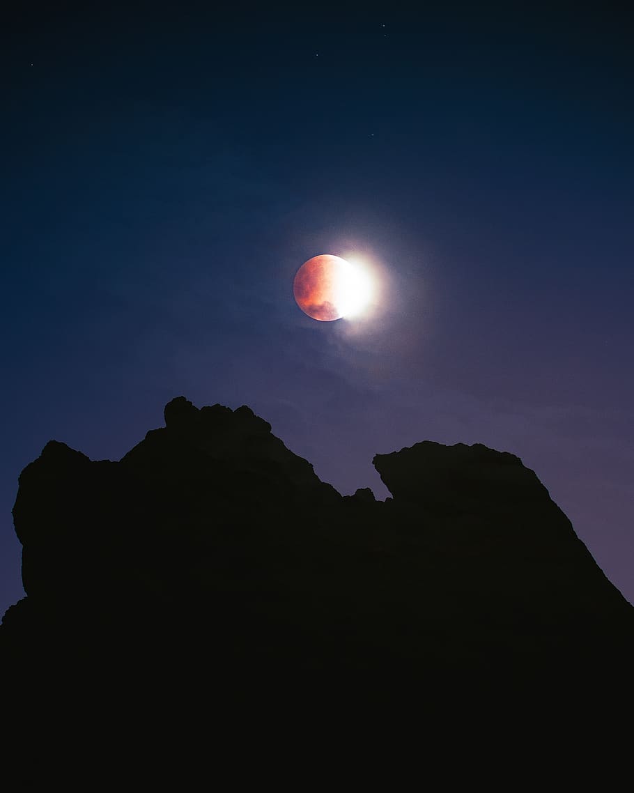 cliff on gray sky during nighttime, beauty in nature, mountain HD wallpaper
