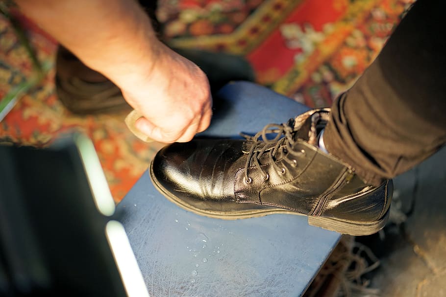 shoe, clean, human, dirty, hand, finger, legs, leather, work HD wallpaper