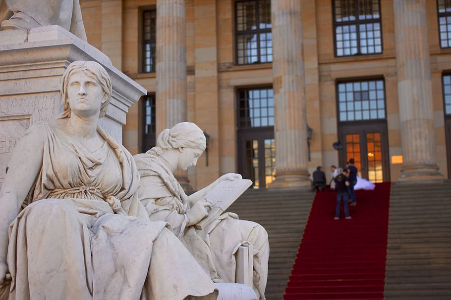 Two Women Statues, monument, museum, sculpture, human representation HD wallpaper