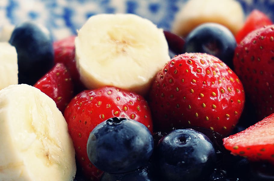 Sliced Strawberries, Banana, and Blackberries, antioxidant, blueberries, HD wallpaper