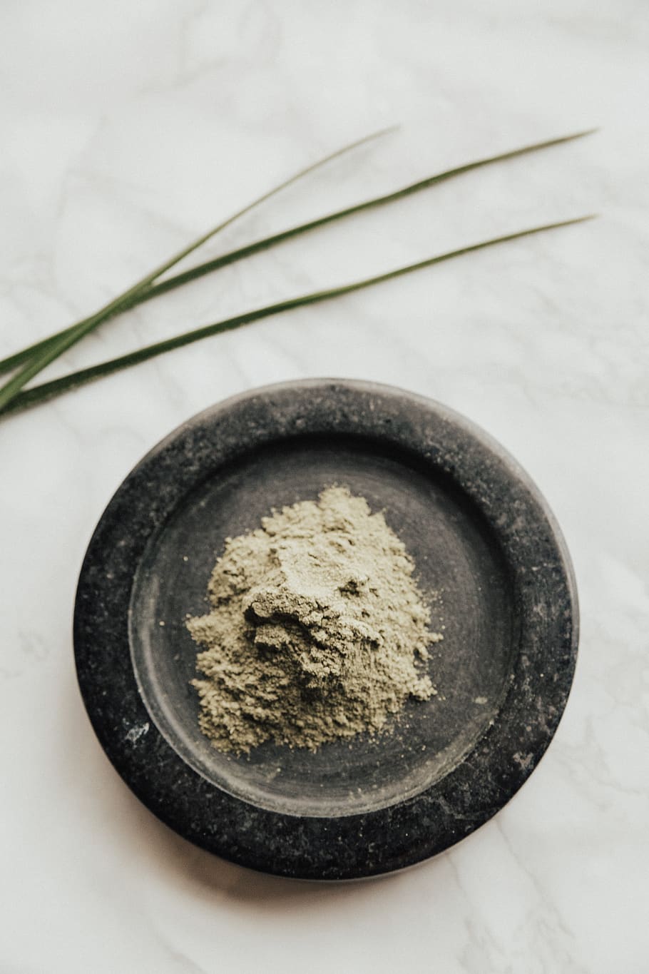 Powder on Round Black Surface, close-up, colors, green, herb HD wallpaper