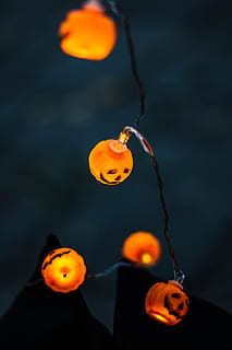 orange string lights, pumpkin, halloween, horror, eerie, interior design HD wallpaper