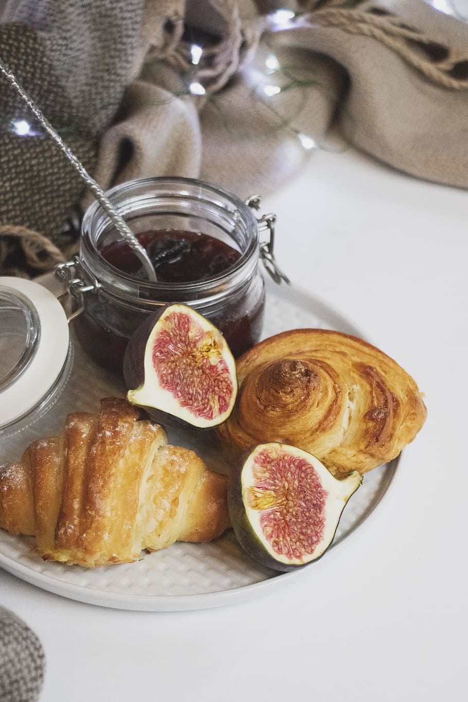 croissant on tray, jam, pastry, fig, baking, eat, breakfast, table HD wallpaper