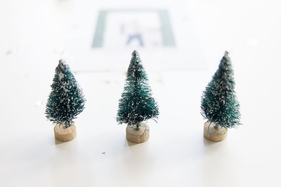 Three little pretend Christmas trees on a table., christmas decoration, HD wallpaper