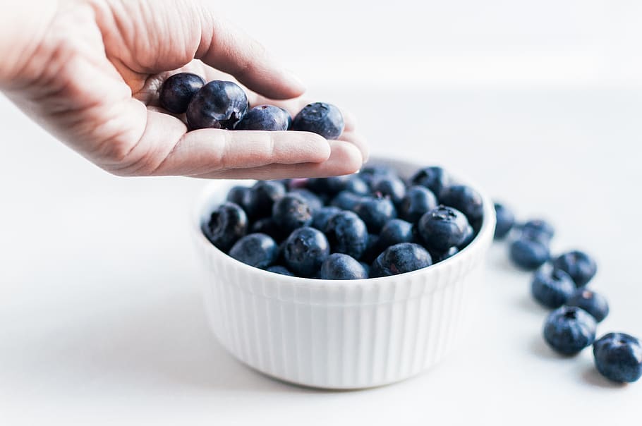 blueberries on white ceramic ramekin, fruit, food, food and drink HD wallpaper