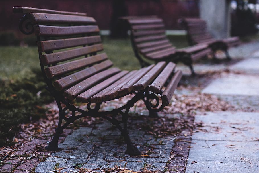 Brown Wooden Park Bench, benches, chairs, dry leaves, empty, pavement HD wallpaper