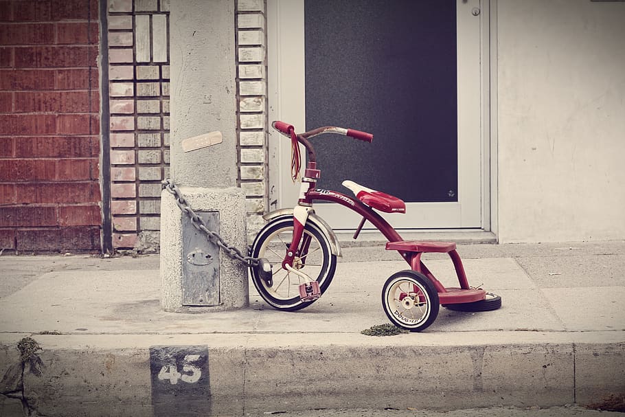 white, door, brick, red, tricycle, lock, chain, wheels, sidewalk HD wallpaper