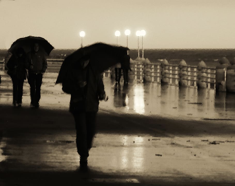 rain, shadow, umbrellas, sea, twilight, water, wet, full length HD wallpaper