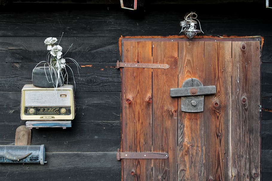 radio, vintage, door, wood, wood wall, wood door, flowers, building