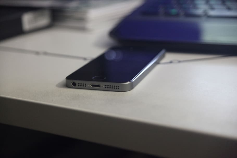 france, phone, desk, computer, iphone, focus, tech, room, technology HD wallpaper