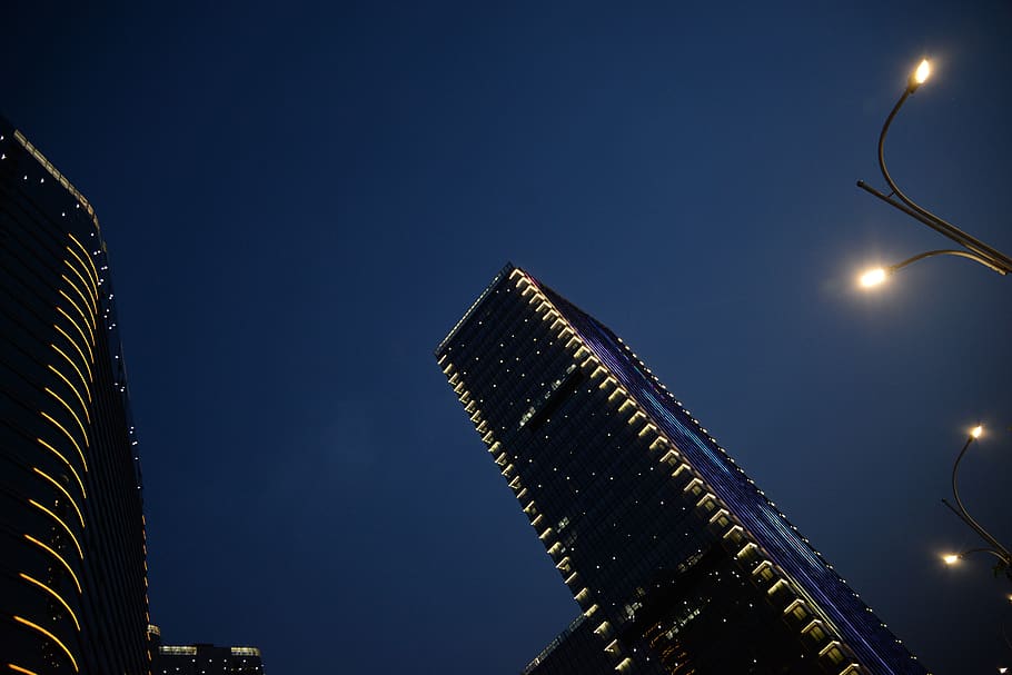 night view, lamp, building, sky, low angle view, architecture HD wallpaper