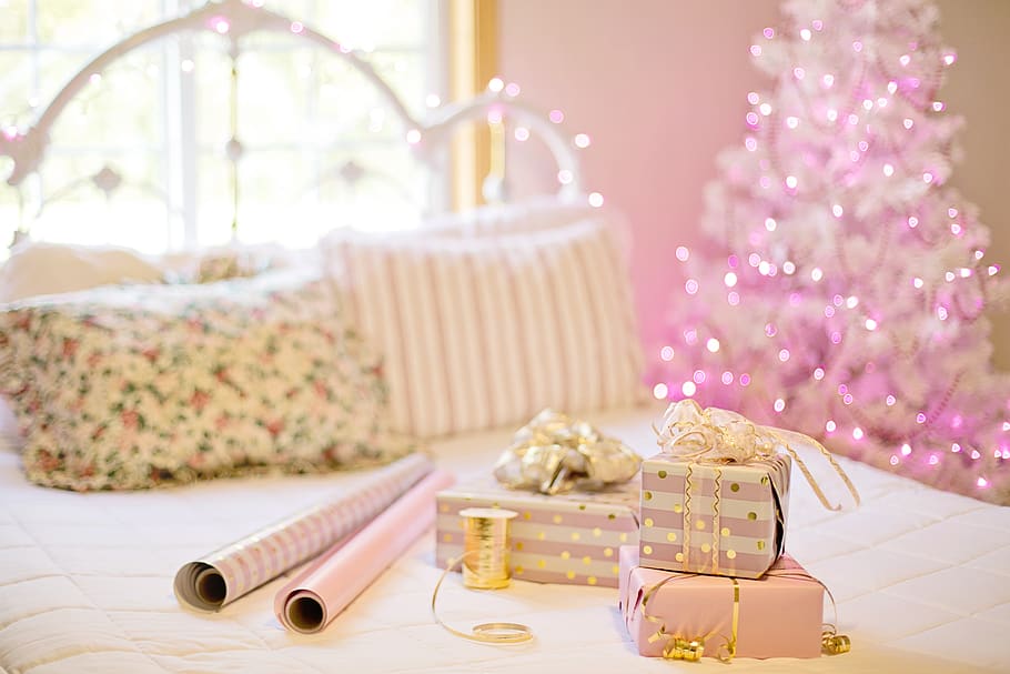 christmas, pink, presents, christmas tree, bedroom, decorations, HD wallpaper