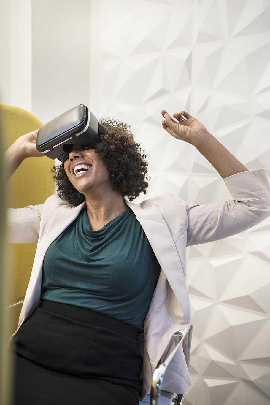 Woman in White Formal Coat Wearing Black Vr Headset, afro, amused HD wallpaper