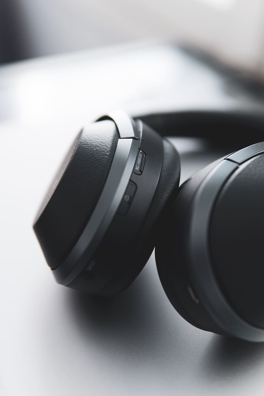 black wireless headphones, technology, close-up, indoors, no people HD wallpaper