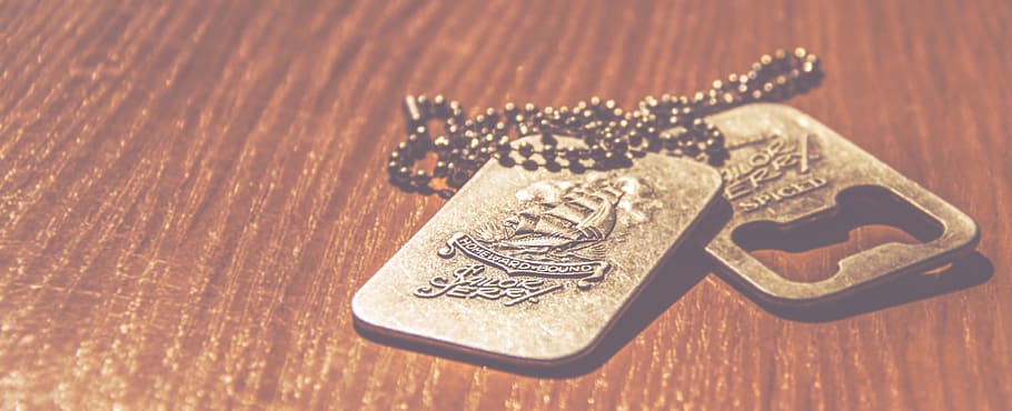 dog tag, macro, close up, table, still life, wood - material HD wallpaper