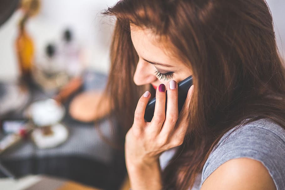 Closeup portrait of young lady talking on mobile phone, chat HD wallpaper