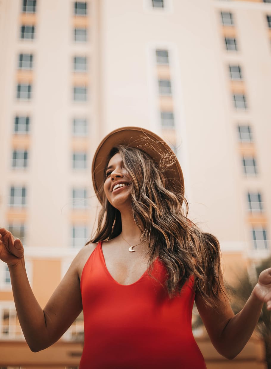smiling, happiness, lifestyles, young women, one person, real people HD wallpaper
