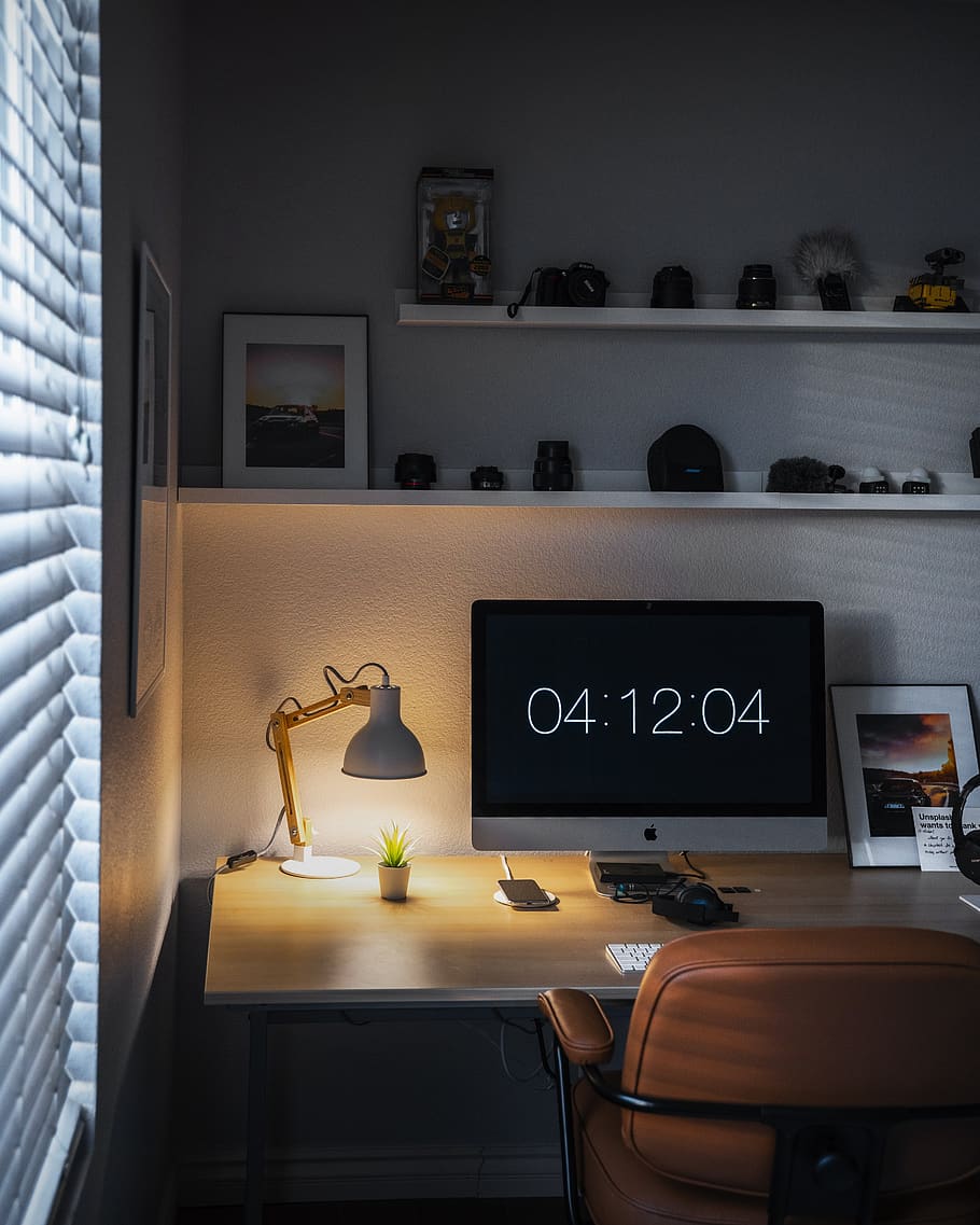 silver iMac, indoors, table, home interior, no people, text, picture frame HD wallpaper