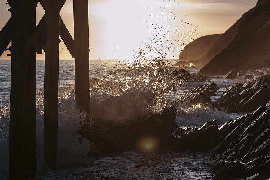 water splashed on rock, light, sunset, beach, shore, pier, h20 HD wallpaper