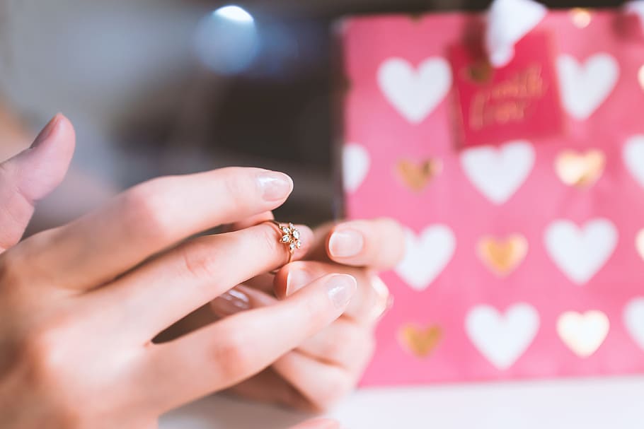 Valentine’s Day, Hands of girl with a ring of love, human hand HD wallpaper